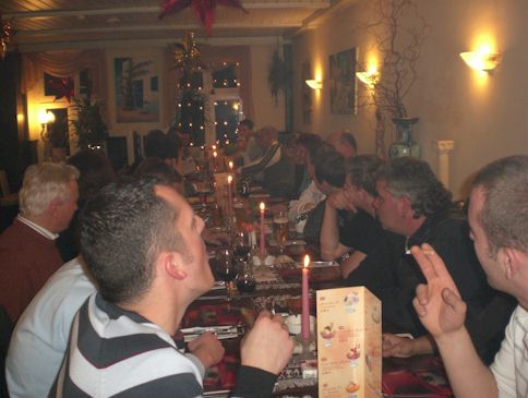 Kameraden auf der Bowlingbahn